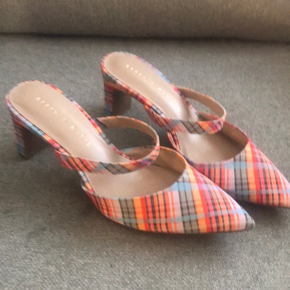 Kelly and Katie sling back,kitten heel, pointed toe with  stripes pattern. - Picture 1 of 6